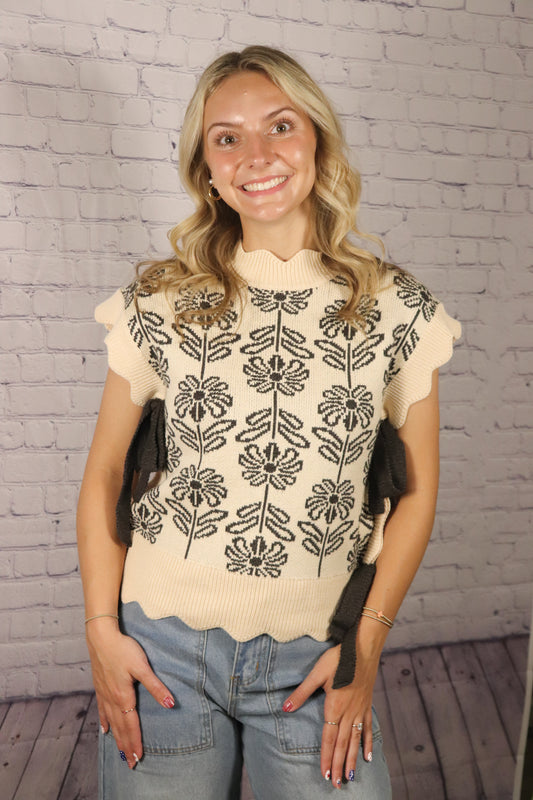 Ribbed Scallop Floral Sweater Vest