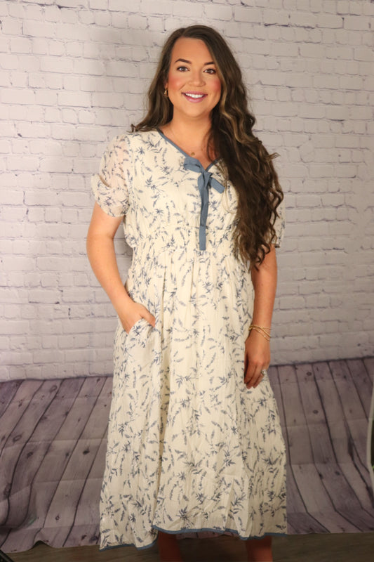 The Piper| Plus Blue Bow Detail Smocked Floral Midi Dress